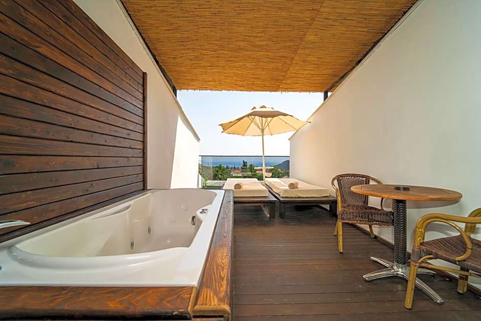 Manaspark Deluxe Hotel