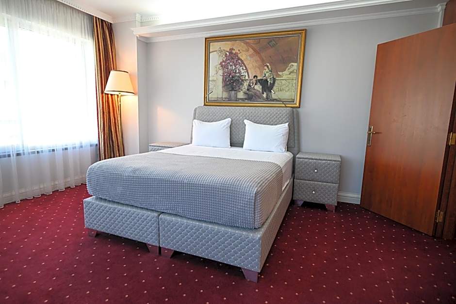 Stone Bridge Hotel