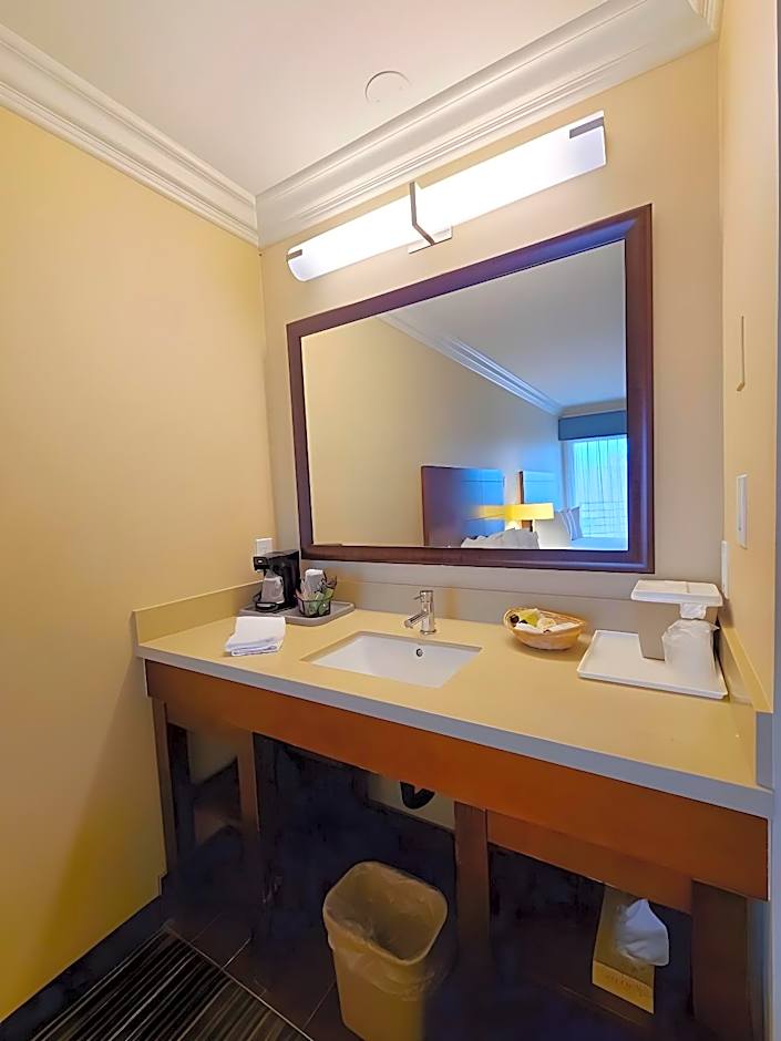 HUNTINGTON BEACH INN