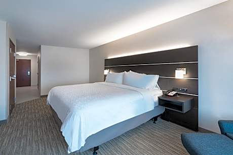 1 King Suite Communications And Mobility Accessible Tub