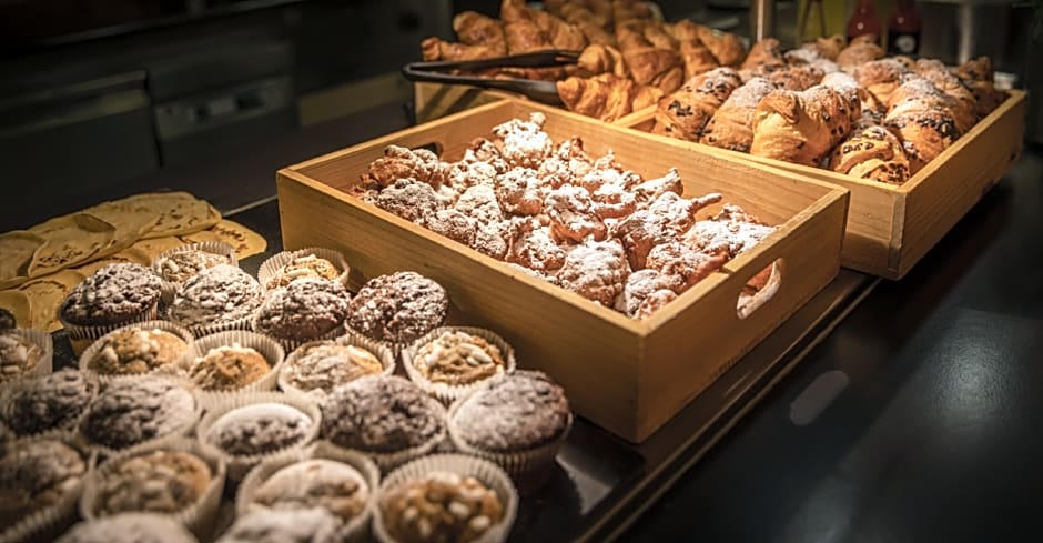 Miramar Sunny Hotel & Residence