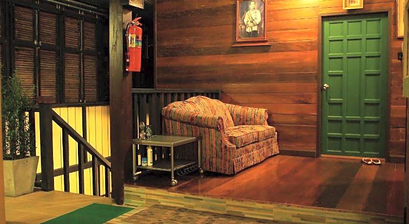 Chommuang Guest House At Ayutthaya.