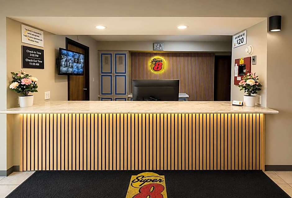 Super 8 by Wyndham Warrenton