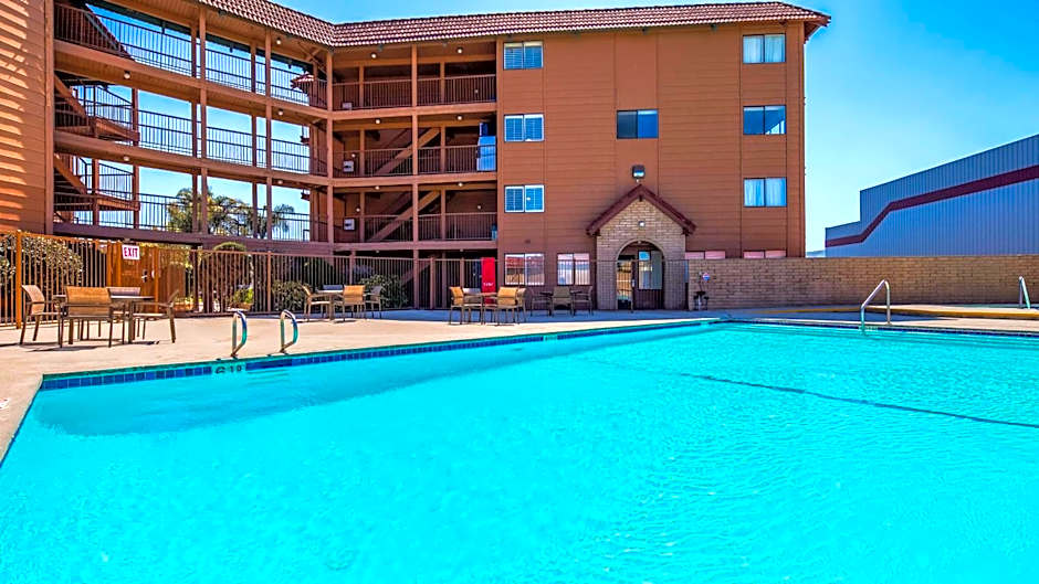 Lompoc Valley Inn and Suites