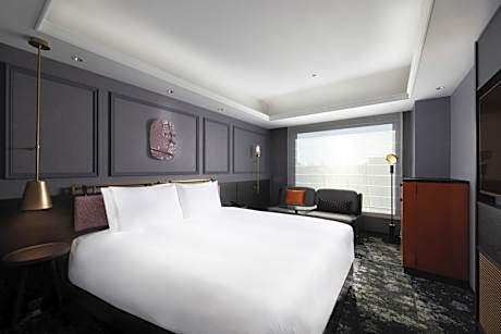 Superior Room with One King Bed and Bathtub - Non Smoking