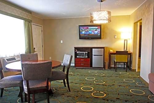 Gateway Inn And Suites