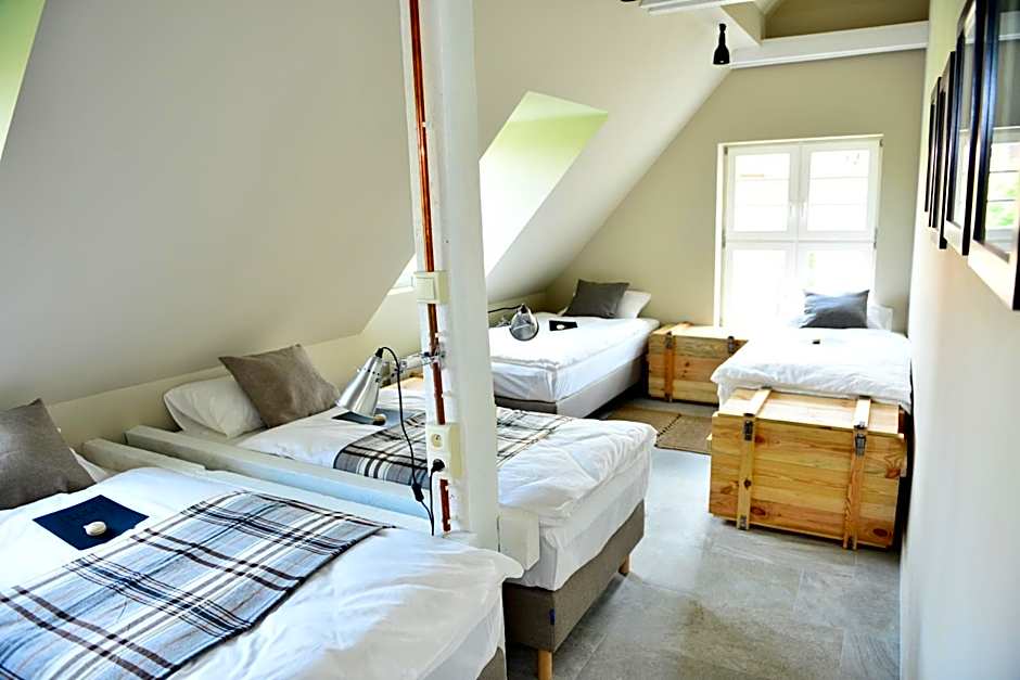 Five Point Hostel & Apartments