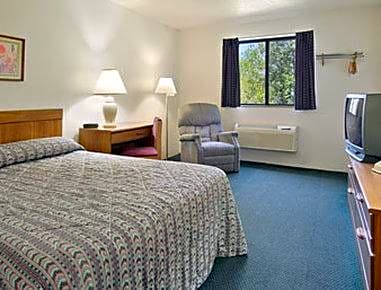 Super 8 by Wyndham Austin MN