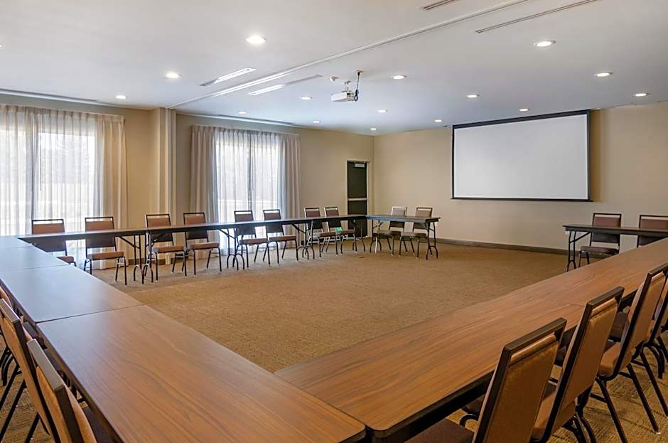 MainStay Suites Great Falls Airport