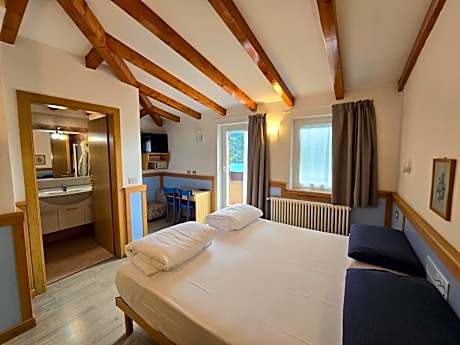 Double or Twin Room with Balcony and Lake View