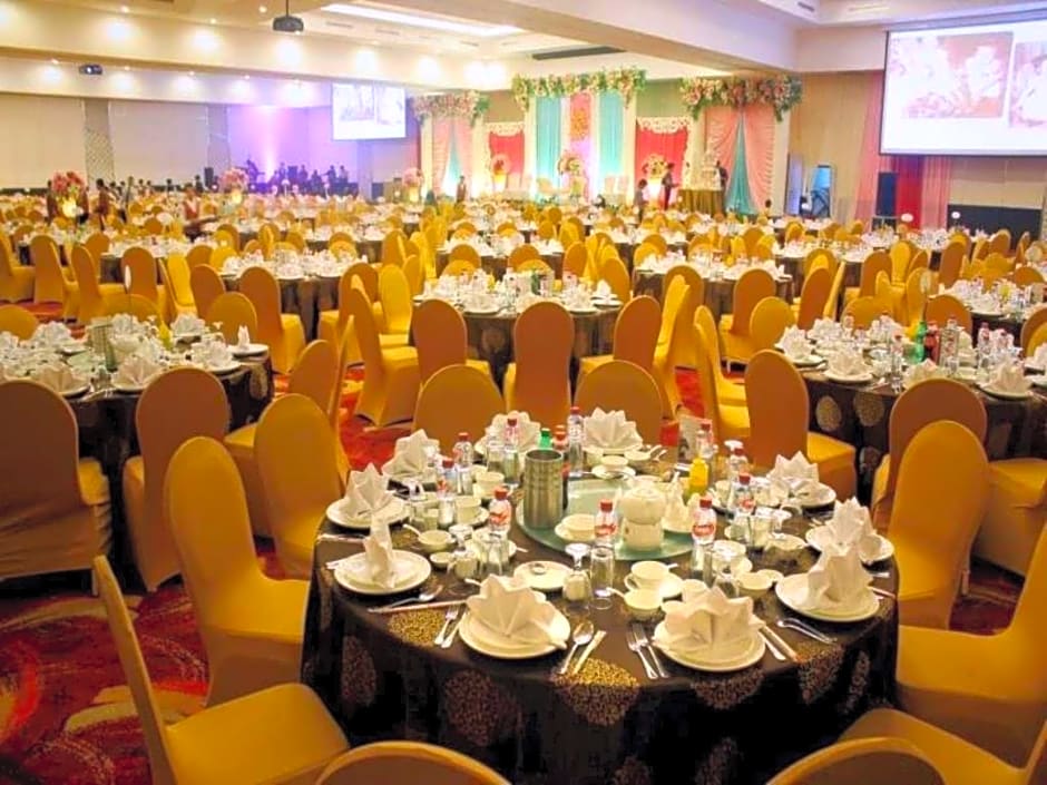 CLARO KENDARI (ex. Grand Clarion Hotel & Convention)