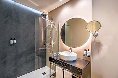 Superior Twin Room with Extra Bed (2 adults + 1 child)