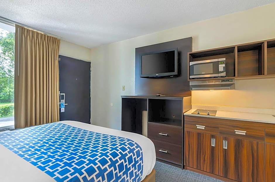 Suburban Studios Verona - Staunton North