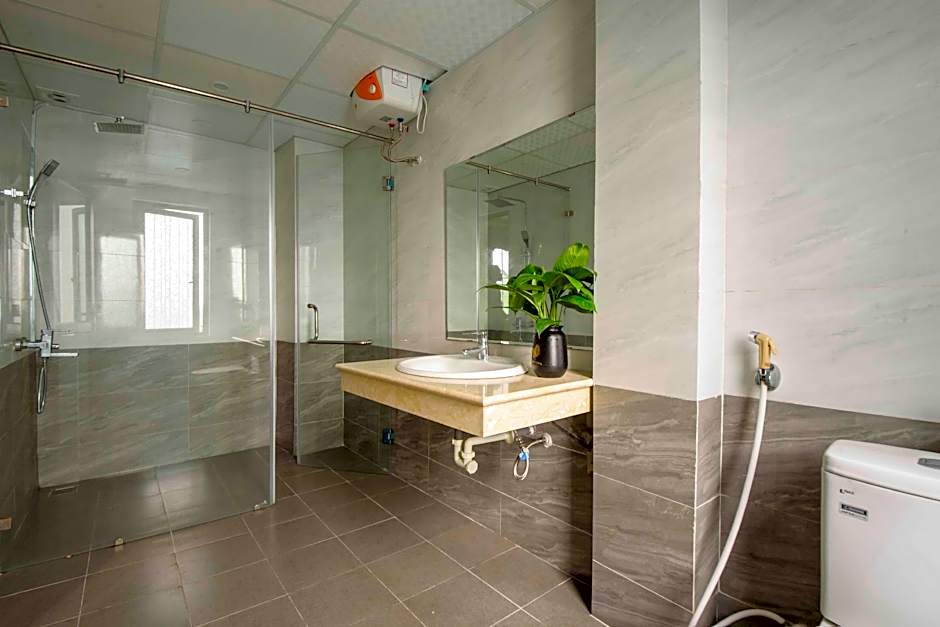 Golden Lotus Airport Hotel & Travel