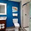 La Quinta Inn & Suites by Wyndham Ft. Myers Sanibel Gateway