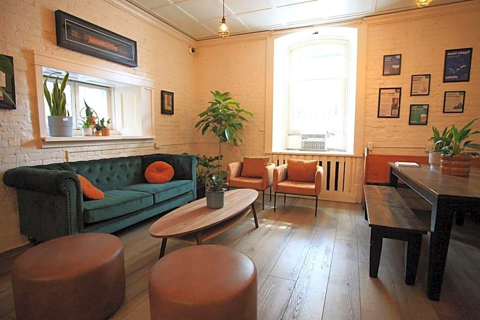 Saintlo Ottawa Jail Hostel