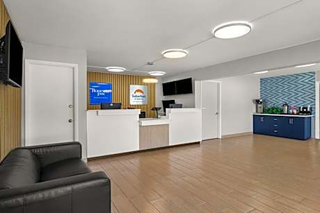 Suburban Studios Orange Park - Jacksonville near Naval Air Station