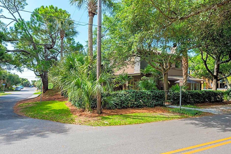 Folly Vacation 620 apartment w/bonus room, one block to the beach & pet friendly