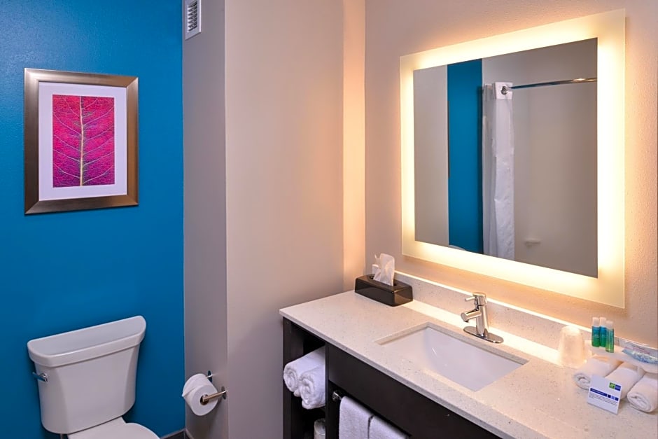 Holiday Inn Express & Suites Bryant West By IHG