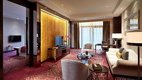 Deluxe Junior Suite Red Level