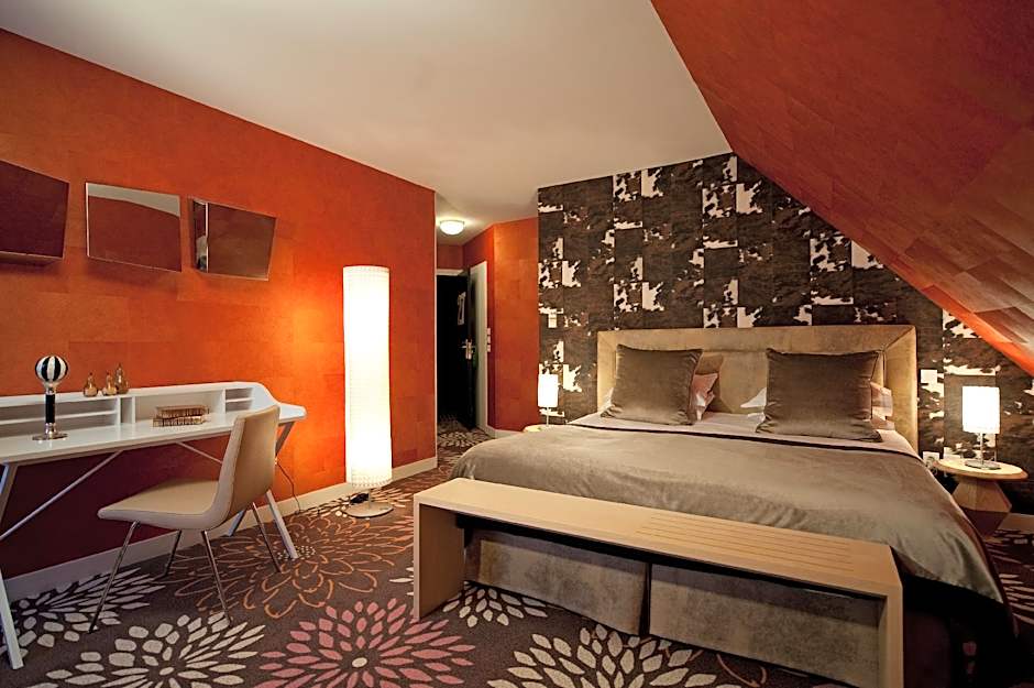 Photo 1 of 4 of Elegante Room