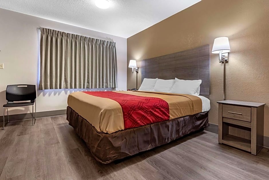 Econo Lodge DeWitt I-90