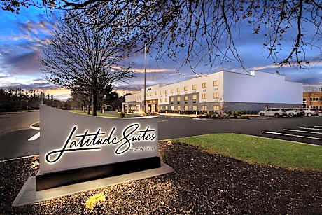 Latitude Suites Tinton Falls Eatontown/BW Premier Collection