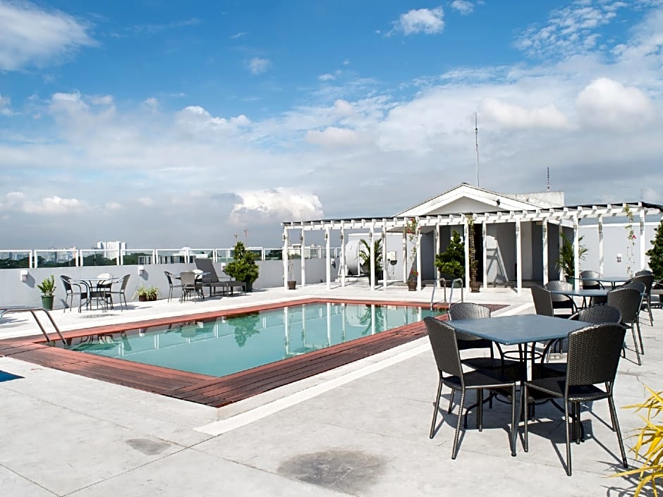 Microtel by Wyndham UP Technohub