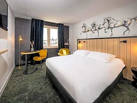 Classic Queen Room with River View