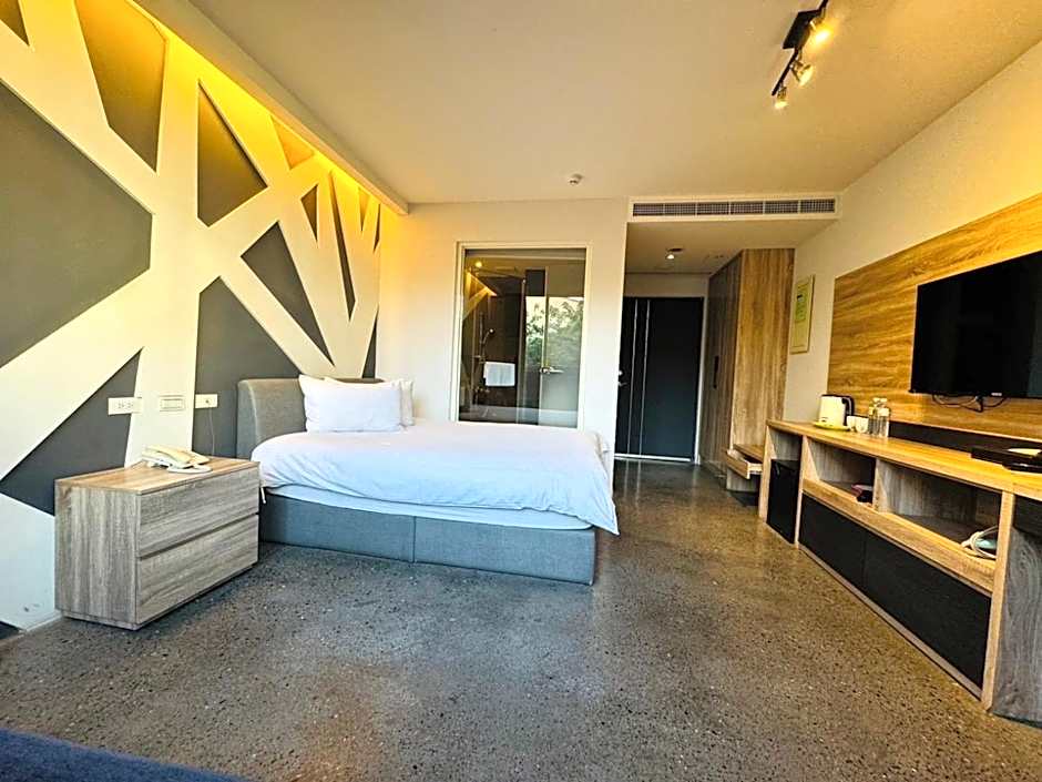 Travel Light Hotel