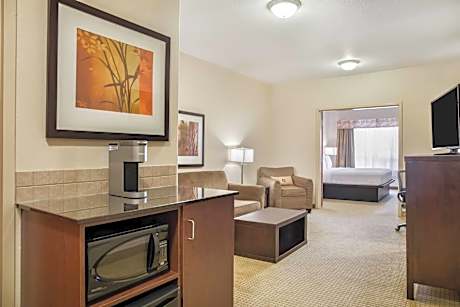 King Suite - Non-Smoking