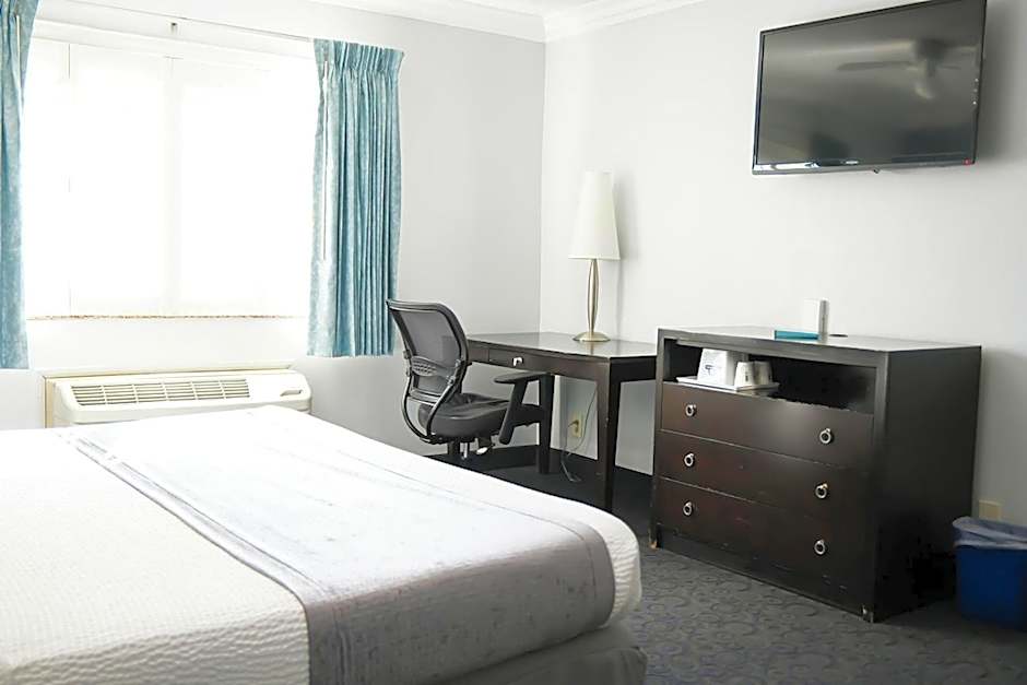 Days Inn by Wyndham West Covina