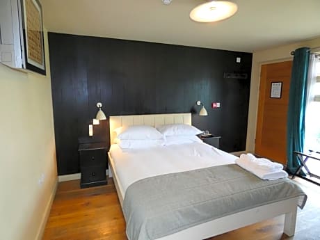 Standard Double Room with Garden