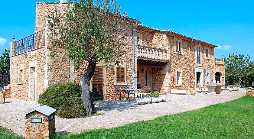 Es Quatre Cantons Hotel