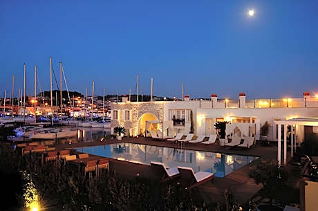 Çeşme Marina Konukevi