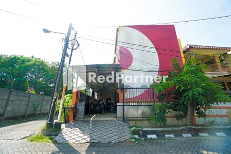 Mahkota Sivali near Soekarno Hatta Airport Mitra RedDoorz