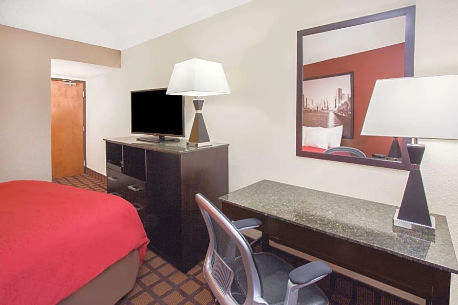 Super 8 by Wyndham Chicago IL