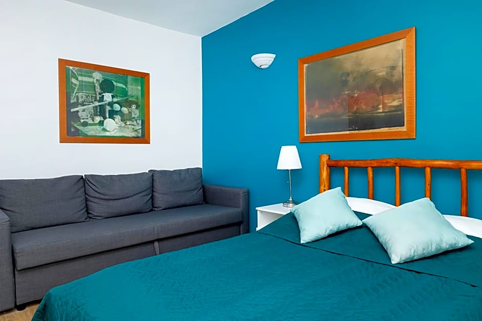 OLECKI Holiday House