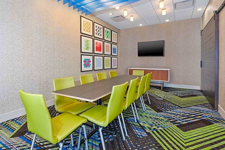 Holiday Inn Express and Suites Grand Rapids Airport- South By IHG