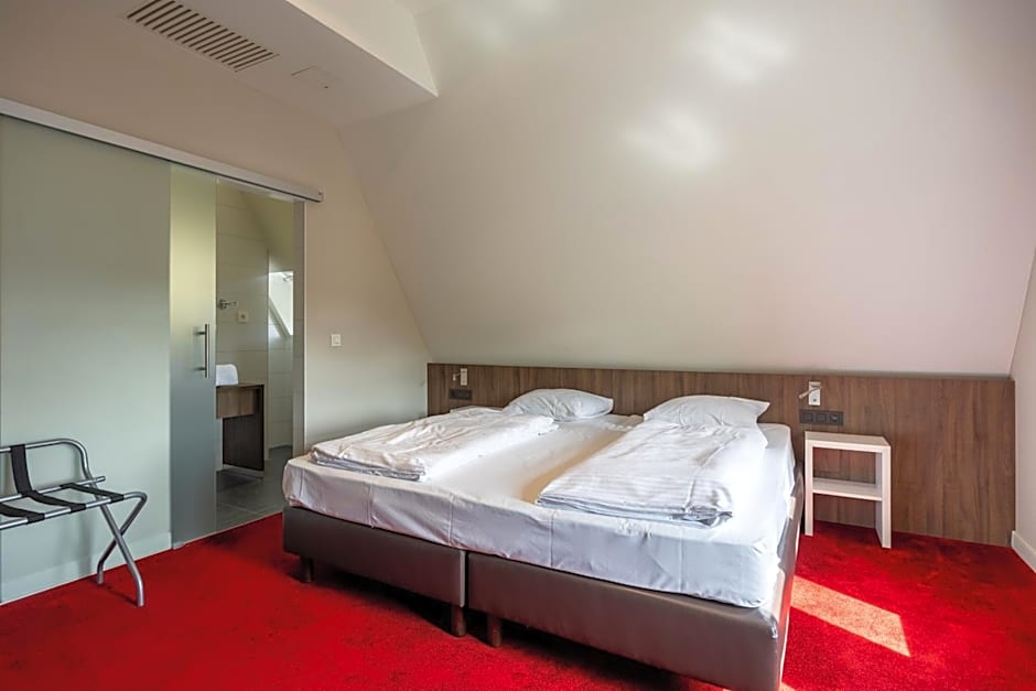 Photo 1 of 2 of Double Room