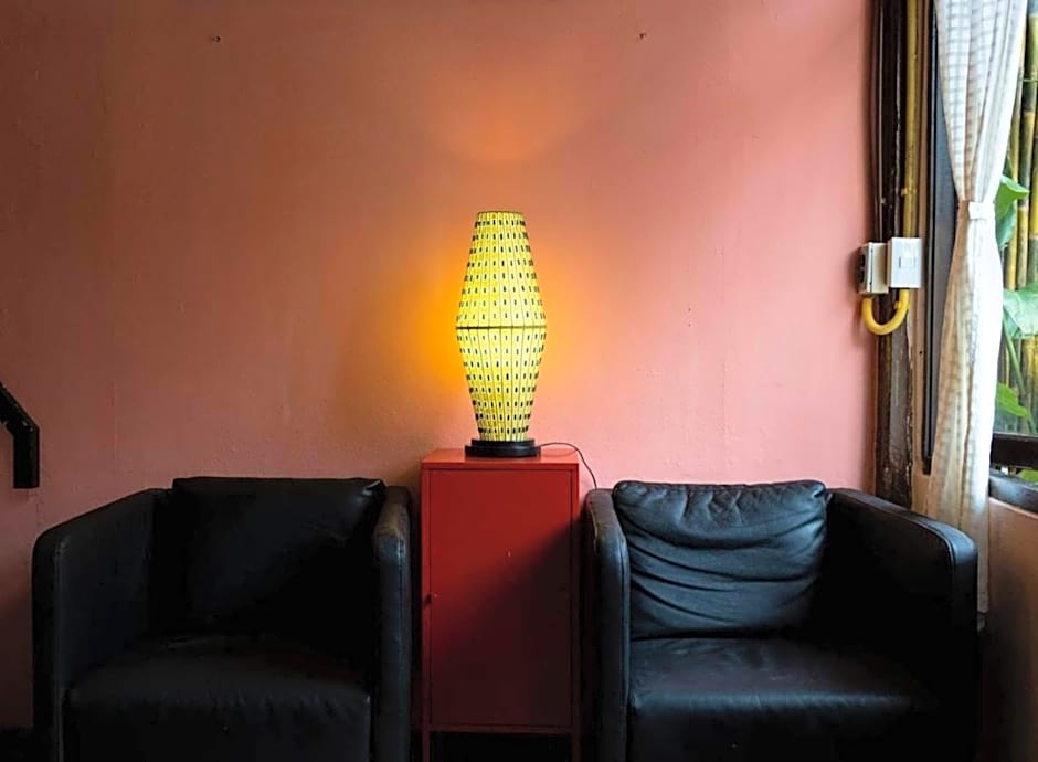 Non House Bangkok บ้านนอนโฮสเทล