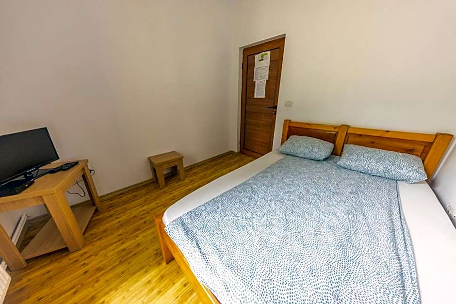 Route 68 Hostel Gurasada Park