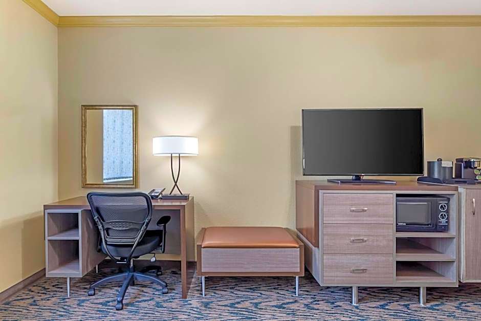 Best Western Plus Crown Colony Inn And Suites