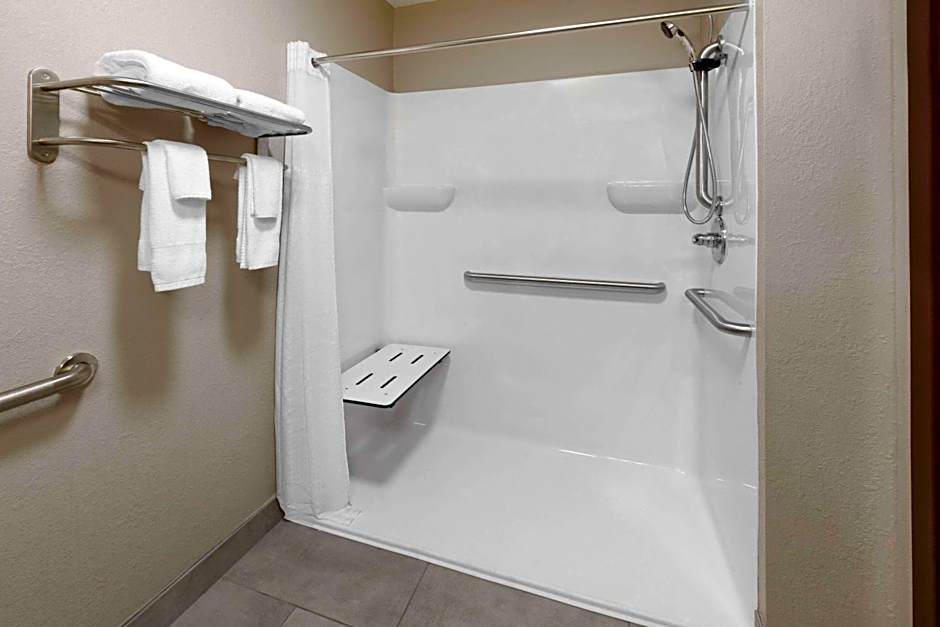 Super 8 by Wyndham Fairmont