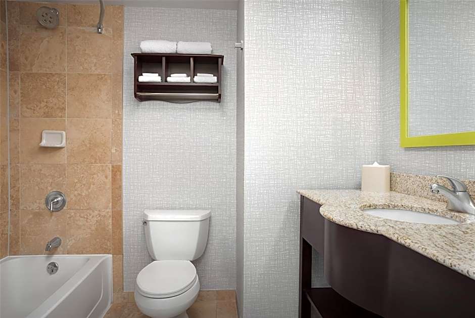 Hampton Inn By Hilton And Suites Omaha Downtown