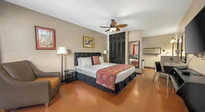 Caliente Tropics Hotel