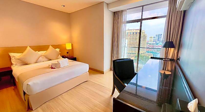 The Straits Hotel & Suites