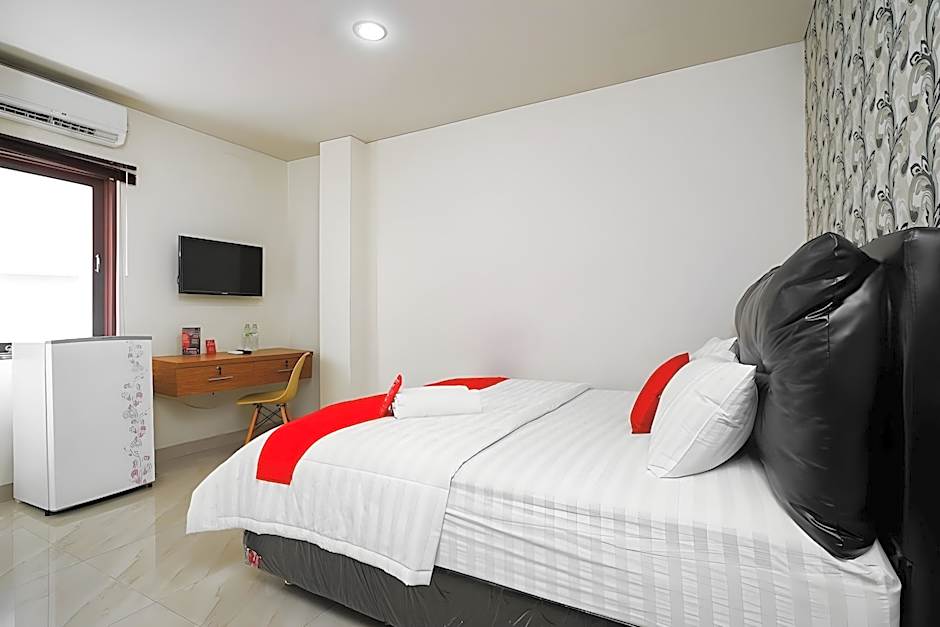 RedDoorz near Palembang Trade Center 3