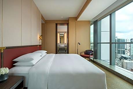 Grand King Suite