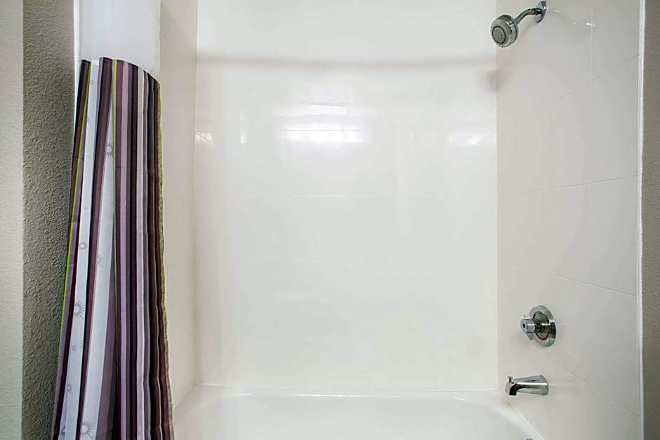 La Quinta Inn & Suites by Wyndham Pontoon Beach